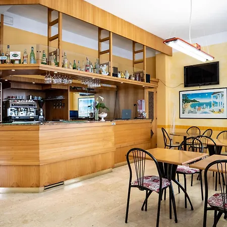Cavallino Bianco Otel